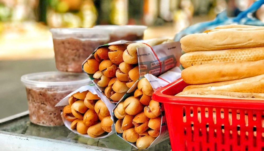 Nên thưởng thức bánh mì cay